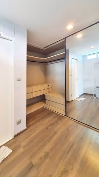 Mantana Westgate, Nonthaburi, Kanchanapisek Road, Bang Rak Pattana, Bang Bua Thong, Nonthaburi, 4 Bedrooms, 185 sqm, Single Detached House For Sale, by ยลศิริ ศรีสกุล, 500278496 - Walk-in Closet   มัณฑนา เวสต์เกต - DDproperty.com