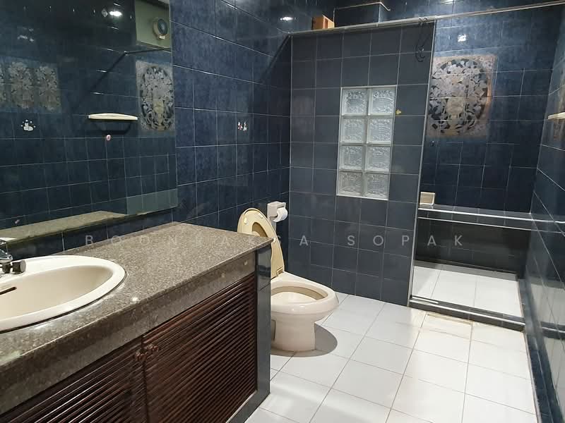 Rueang Siri Village, Bangkok, Soi Rueang Siri, Bang Chak, Phra Khanong, Bangkok, 4 Bedrooms, 270 sqm, Single Detached House For Rent, by Boonraksa Sopak, 500278570 - DDproperty.com