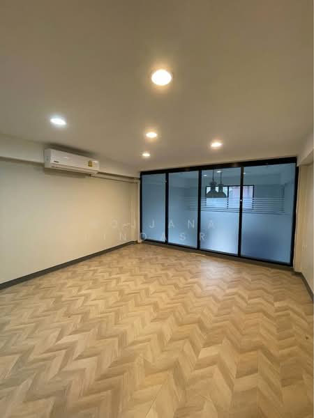 4-BR Townhouse, Bangkok, Jom Phon, Chatuchak, Bangkok, 4 Bedrooms, 230 sqm, Townhouse For Rent, by Rojjana Jindasri, 500278588 - DDproperty.com