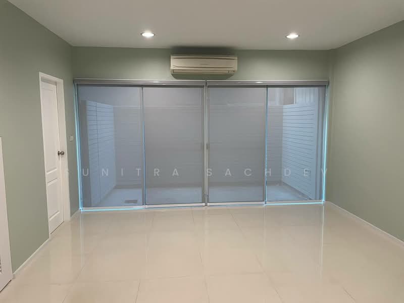 Noble Cube Pattanakarn, Bangkok, Phatthanakan Road, Suan Luang, Suan Luang, Bangkok, 3 Bedrooms, 200 sqm, Townhouse For Rent, by Sunitra Sachdev, 500278798 - DDproperty.com