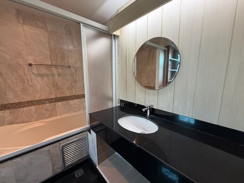Baan Suanpetch, Bangkok, 18 Soi Sukhumvit 39, Khlong Tan Nua, Watthana, Bangkok, 3 Bedrooms, 265 sqm, Condo For Rent, by Jirayu Chaiyawattanasiri, 500278820 - DDproperty.com