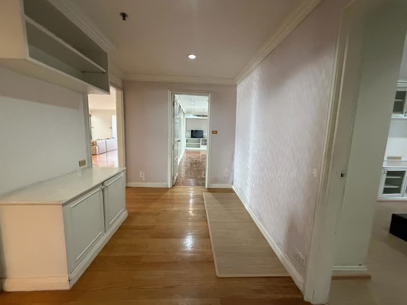Baan Suanpetch, Bangkok, 18 Soi Sukhumvit 39, Khlong Tan Nua, Watthana, Bangkok, 3 Bedrooms, 265 sqm, Condo For Sale, by Jirayu Chaiyawattanasiri, 500278889 - DDproperty.com