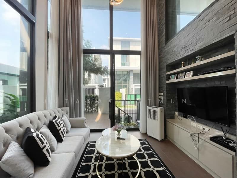 Baan Klang Muang Classe Ekkamai-Ramintra, Bangkok, Sukhonthasawat Road, Lat Phrao, Lat Phrao, Bangkok, 4 Bedrooms, 346 sqm, Single Detached House For Sale, by Jutarat Jitmun, 500279079 - DDproperty.com