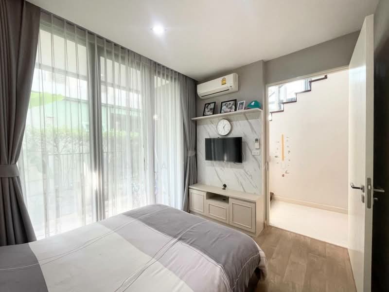 Baan Klang Muang Classe Ekkamai-Ramintra, Bangkok, Sukhonthasawat Road, Lat Phrao, Lat Phrao, Bangkok, 4 Bedrooms, 346 sqm, Single Detached House For Sale, by Jutarat Jitmun, 500279079 - DDproperty.com