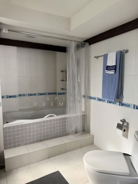 Baan Suanpetch, Bangkok, 18 Soi Sukhumvit 39, Khlong Tan Nua, Watthana, Bangkok, 2 Bedrooms, 135 sqm, Condo For Rent, by Apisit Premudom, 500279198 - DDproperty.com
