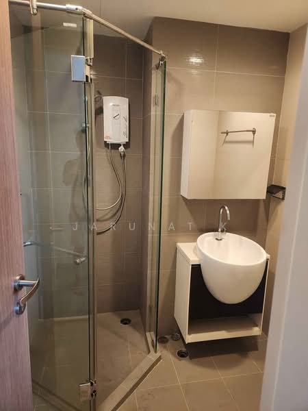 Whizdom The Exclusive, Bangkok, 8 Soi Sukhumvit 64, Bang Chak, Phra Khanong, Bangkok, 2 Bedrooms, 65 sqm, Condo For Rent, by Jarunat K, 500279242 - DDproperty.com