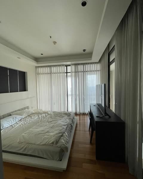 The Emporio Place, Bangkok, 93 Soi Sukhumvit 24, Sukhumvit Road, Khong Tan, Khlong Toei, Bangkok, 1 Bedroom, 73 sqm, Condo For Rent, by Phanrangsi Wutthikornwanich, 500279309 - DDproperty.com