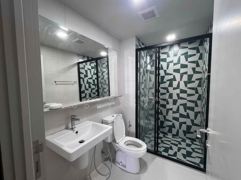 The Base Sukhumvit 50, Bangkok, Soi Roem Charoen 1, Sukhumvit 50 Road, Phra Kanong, Khlong Toei, Bangkok, 1 Bedroom, 26 sqm, Condo For Rent, by Praewpakar Soontawong, 500279336 - DDproperty.com