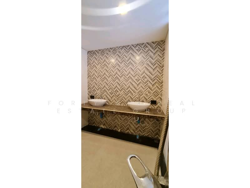 ทาวน์เฮ้าส์ (จรัญสนิทวงศ์25แยก8), Bangkok, Bang Khun Sri, Bangkok Noi, Bangkok, 5 Bedrooms, 360 sqm, Townhouse For Sale, by Forty-Six Real Estate Group, 500279363 - DDproperty.com