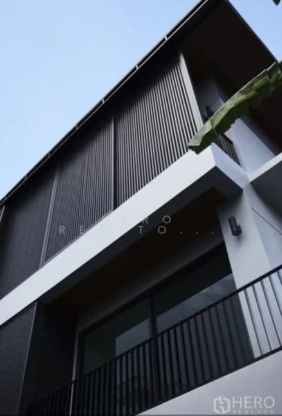 For Rent Detached House with Private Pool Sukhumvit 49 in Watthana Bangkok HRE00619, Bangkok, สุขุมวิท, Khlong Tan Nua, Watthana, Bangkok, 4 Bedrooms, 430 sqm, Single Detached House For Rent, by Hero Realtor Co., Ltd., 500279375 - DDproperty.com