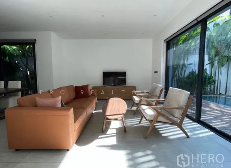 For Rent Detached House with Private Pool Sukhumvit 49 in Watthana Bangkok HRE00619, กรุงเทพ, สุขุมวิท, คลองตันเหนือ, วัฒนา, กรุงเทพ, 430 ตร.ม., บ้านเดี่ยว ให้เช่า, โดย Hero Realtor Co., Ltd., 500279375 - DDproperty.com