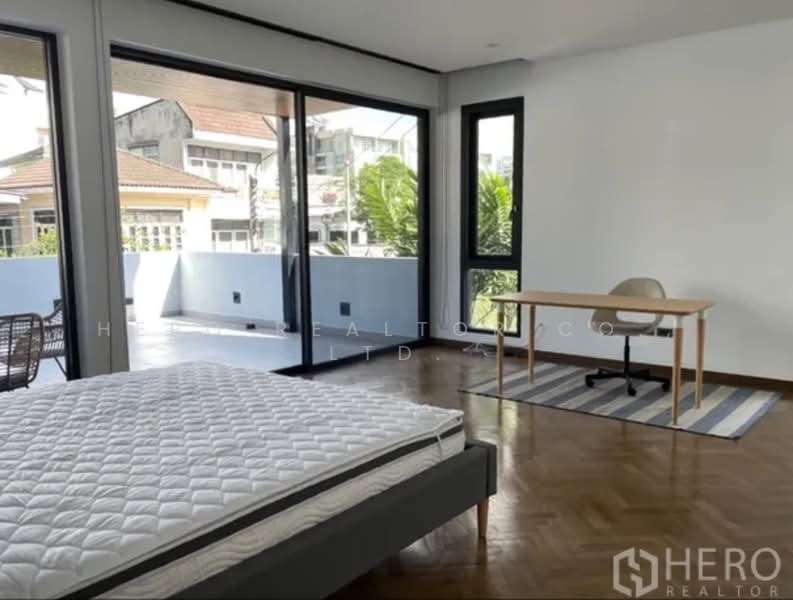 For Rent Detached House with Private Pool Sukhumvit 49 in Watthana Bangkok HRE00619, Bangkok, สุขุมวิท, Khlong Tan Nua, Watthana, Bangkok, 4 Bedrooms, 430 sqm, Single Detached House For Rent, by Hero Realtor Co., Ltd., 500279375 - DDproperty.com