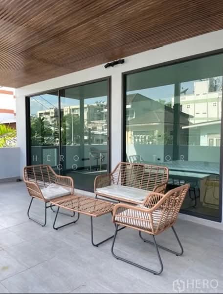 For Rent Detached House with Private Pool Sukhumvit 49 in Watthana Bangkok HRE00619, Bangkok, สุขุมวิท, Khlong Tan Nua, Watthana, Bangkok, 4 Bedrooms, 430 sqm, Single Detached House For Rent, by Hero Realtor Co., Ltd., 500279375 - DDproperty.com