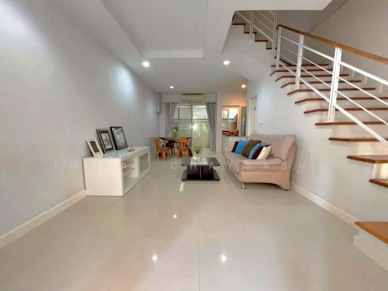 Baan Klang Krung Sathorn - North South Road : บ้านกลางกรุง สาทร-ถนนเหนือใต้, กรุงเทพ, บางโคล่, บางคอแหลม, กรุงเทพ, 200 ตร.ม., ทาวน์เฮ้าส์ ให้เช่า, โดย Thiya​ Chaysabut, 500279496 - DDproperty.com