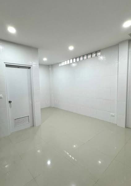 ให้เช่า - ให้เช่า ทาวน์โฮม ใกล้ BTS อ่อนนุช 400 เมตร (SPSSR198), กรุงเทพ