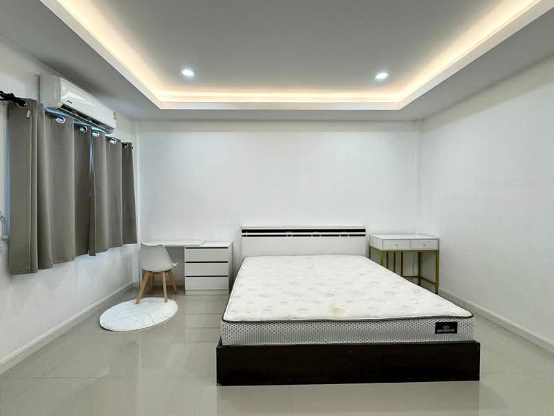 For Rent: Townhome near BTS On Nut (400 meters) (SPSSR198, Bangkok, สุขุมวิท, Phra Kanong, Khlong Toei, Bangkok, 2 Bedrooms, 140 sqm, Townhouse For Rent, by Khun Poon, 500279512 - DDproperty.com