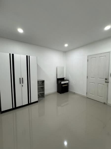 For Rent: Townhome near BTS On Nut (400 meters) (SPSSR198, Bangkok, สุขุมวิท, Phra Kanong, Khlong Toei, Bangkok, 2 Bedrooms, 140 sqm, Townhouse For Rent, by Khun Poon, 500279512 - DDproperty.com