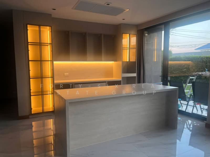 Townhouse Evergreen Village, Bangkok, Soi Bangna-Trad 56 (Nation Tower), Bang Na, Bang Na, Bangkok, 5 Bedrooms, 610 sqm, Townhouse For Rent, by Forty-Six Real Estate Group, 500279538 - DDproperty.com