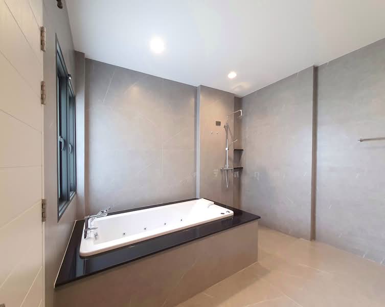 Bangkok Boulevard Signature Westgate : บางกอก บูเลอวาร์ด ซิกเนเจอร์ เวสต์เกต, นนทบุรี, ถ.กาญจนาภิเษก, บางบัวทอง, บางบัวทอง, นนทบุรี, 439 ตร.ม., บ้านเดี่ยว ขาย, โดย ยลศิริ ศรีสกุล, 500279549 - บางกอกบูเลอวาร์ด ซิกเนเจอร์ เวสต์เกต - DDproperty.com