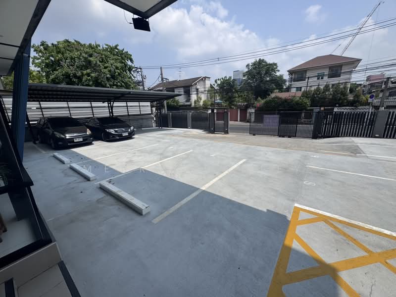 Standalone Office Building for Rent Inthamara 34 – Near MRT Sutthisan, Bangkok, Din Daeng, Din Daeng, Bangkok, , 837 sqm, Office Space For Rent, by Merri Bradley, 500279562 - DDproperty.com