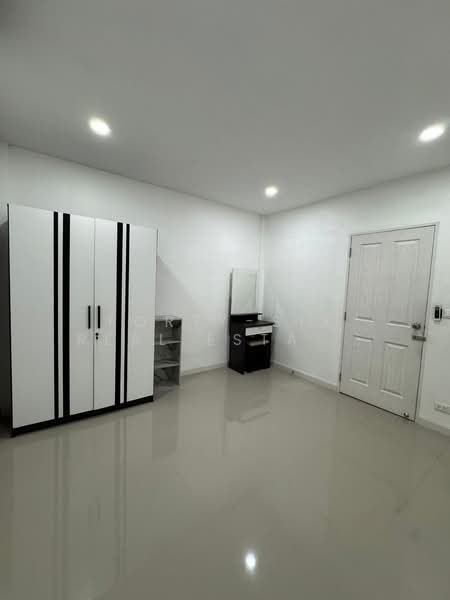 Townhouse Sukhumvit 81 near BTS Onnut, Bangkok, Bang Chak, Phra Khanong, Bangkok, 2 Bedrooms, 140 sqm, Townhouse For Rent, by Forty-Six Real Estate Group, 500279608 - DDproperty.com