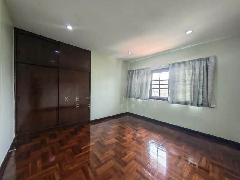 Three-story townhome in Soi Phetkasem 3, near MRT Tha Phra. Corner unit, newly renovated, offering p, Bangkok, Wat Tha Pra, Bangkok Yai, Bangkok, 4 Bedrooms, 340 sqm, Townhouse For Sale, by keymatters property, 500279625 - DDproperty.com