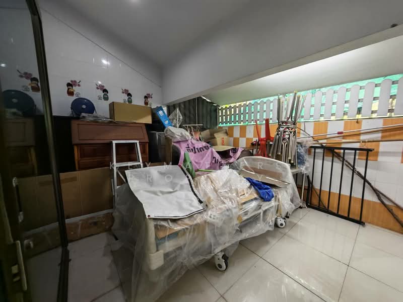Three-story townhome in Soi Phetkasem 3, near MRT Tha Phra. Corner unit, newly renovated, offering p, Bangkok, Wat Tha Pra, Bangkok Yai, Bangkok, 4 Bedrooms, 340 sqm, Townhouse For Sale, by keymatters property, 500279625 - DDproperty.com