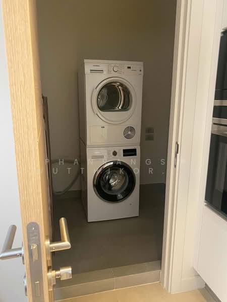 Sindhorn Residence, Bangkok, 54 Soi Ton Son, Lumphini, Pathum Wan, Bangkok, 2 Bedrooms, 114 sqm, Condo For Sale, by Phanrangsi Wutthikornwanich, 500279676 - DDproperty.com