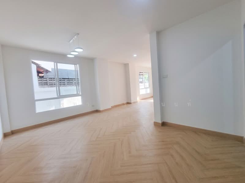 ดอนเมือง วิลล่า 2, Bangkok, Khlong Tanon, Sai Mai, Bangkok, 4 Bedrooms, 220 sqm, Single Detached House For Sale, by ณัฐยา ศิริฐานนท์, 500279695 - DDproperty.com