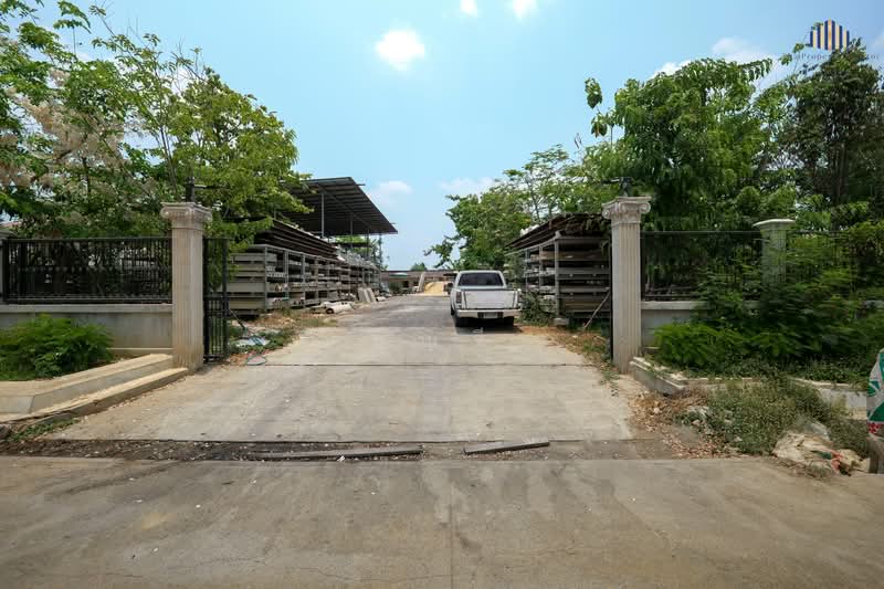 Double road frontage! Prime location! Land with structures for sale — over 3 Rai, near RMUTT, Pathum Thani, Lam Phak Kut, Thanyaburi, Pathum Thani, , 5,416 sqm, Land For Sale, by คุณจี, 500279756 - DDproperty.com