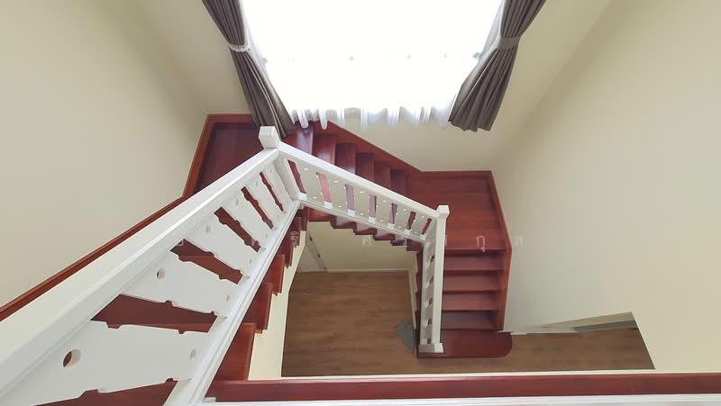 Q House Avenue Ratchaphruek-Rama 5 : คิวเฮ้าส์ อเวนิว ราชพฤกษ์-พระราม 5, นนทบุรี, ถนน นครอินทร์, บางคูเวียง, บางกรวย, นนทบุรี, 389 ตร.ม., บ้านเดี่ยว ขาย, โดย ยลศิริ ศรีสกุล, 500279764 - โถงบันได ชั้น2 Q House Avenue พระราม5  - DDproperty.com