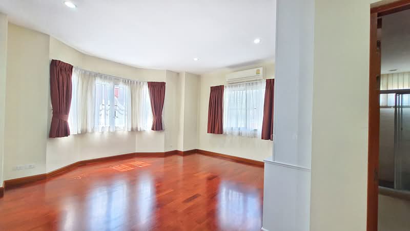 Q House Avenue Ratchaphruek-Rama 5, Nonthaburi, Nakhon In Road, Bang Khu Wiang, Bang Kruai, Nonthaburi, 3 Bedrooms, 389 sqm, Single Detached House For Sale, by ยลศิริ ศรีสกุล, 500279764 - ห้องนอนมาสเตอร์ Q House Avenue พระราม5  - DDproperty.com