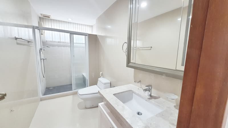 Q House Avenue Ratchaphruek-Rama 5, Nonthaburi, Nakhon In Road, Bang Khu Wiang, Bang Kruai, Nonthaburi, 3 Bedrooms, 389 sqm, Single Detached House For Sale, by ยลศิริ ศรีสกุล, 500279764 - ห้องน้ำมาสเตอร์ Q House Avenue พระราม5  - DDproperty.com