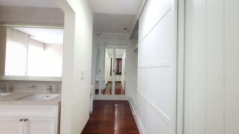 Q House Avenue Ratchaphruek-Rama 5, Nonthaburi, Nakhon In Road, Bang Khu Wiang, Bang Kruai, Nonthaburi, 3 Bedrooms, 389 sqm, Single Detached House For Sale, by ยลศิริ ศรีสกุล, 500279764 - Walk-in Closet Q House Avenue พระราม5  - DDproperty.com