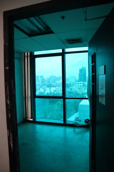 Rent Office Space Near MRT Suthisan Rent included all Fees, Bangkok, Huai Khwang, Bangkok, , 300 sqm, Office Space For Rent, by Suchart Gambhir, 500279777 - DDproperty.com