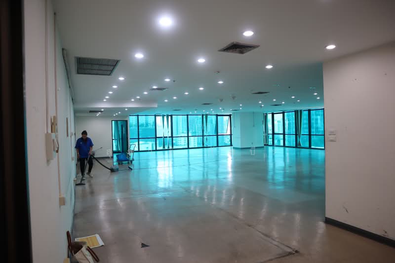 Rent Office Space Near MRT Suthisan, Bangkok, Huai Khwang, Huai Khwang, Bangkok, , 300 sqm, Office Space For Rent, by Suchart Gambhir, 500279777 - DDproperty.com