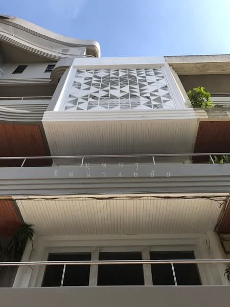 ทำเล BTS เอกมัย ให้เช่าอาคารพาณิชย์ 5 ชั้น Park Avenue Ekkamai พาร์คอเวนิว เอกมัย, กรุงเทพ, เอกมัย, พระโขนงเหนือ, วัฒนา, กรุงเทพ, 280 ตร.ม., ตึกแถว-อาคารพาณิชย์ ให้เช่า, โดย บุษบา รัตนวงษ์ชัย, 500279813 - DDproperty.com