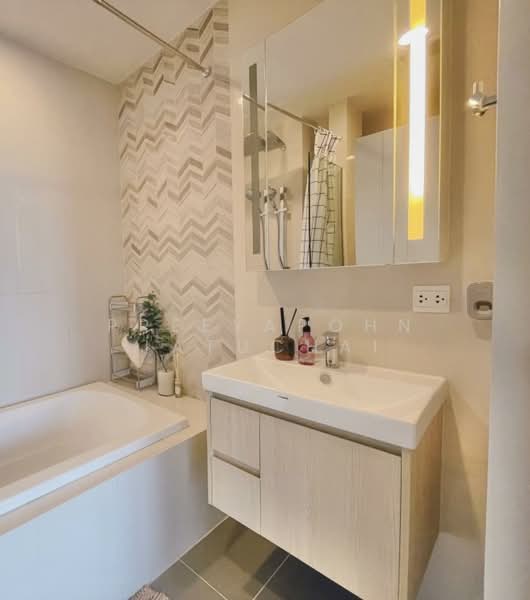 Oka Haus Sukhumvit 36, Bangkok, 3399 Rama 4 Road, Khong Tan, Khlong Toei, Bangkok, 1 Bedroom, 35 sqm, Condo For Sale, by Preeyapohn Jatuchai, 500279876 - DDproperty.com