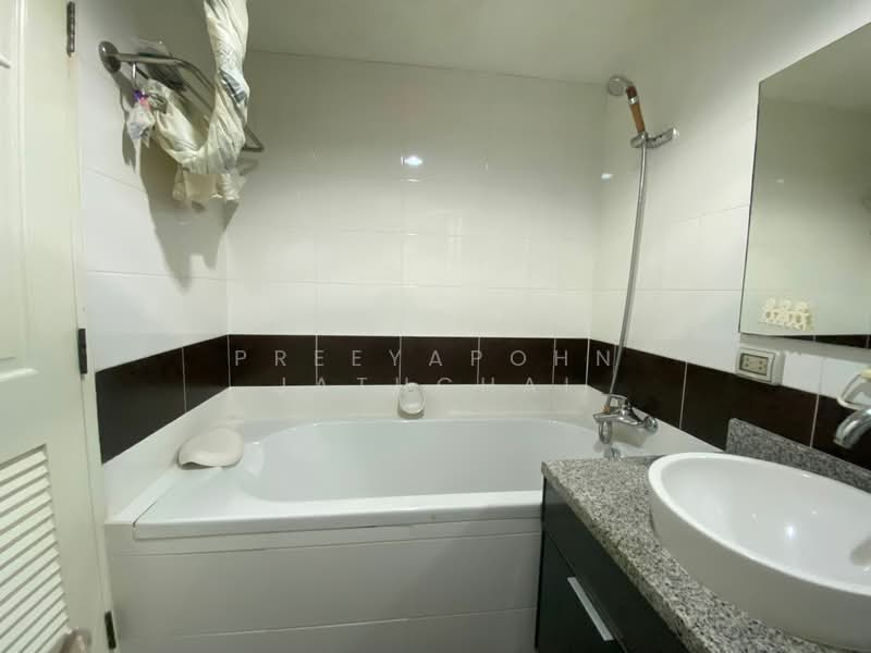 Serene Place Sukhumvit 24, Bangkok, 9 Soi Sukhumvit 24, Sukhumvit Road, Khong Tan, Khlong Toei, Bangkok, 2 Bedrooms, 79 sqm, Condo For Sale, by Preeyapohn Jatuchai, 500279889 - DDproperty.com