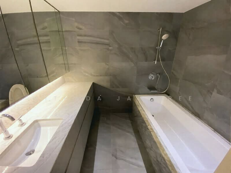 Sathorn Park Place, Bangkok, 27 Sathorn, Thung Maha Mek, Sathon, Bangkok, 4 Bedrooms, 341 sqm, Condo For Sale, by Withada Jaiarree, 500279904 - DDproperty.com