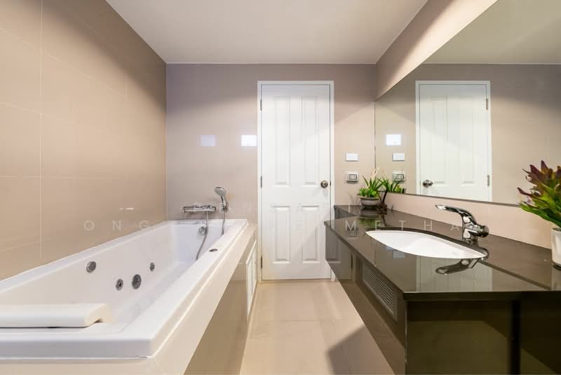 Belle Grand Rama 9, Bangkok, 131 Rama 9 Road, Huai Khwang, Huai Khwang, Bangkok, 3 Bedrooms, 108 sqm, Condo For Rent, by Pensasi Ongphichetmetha, 500280228 - DDproperty.com