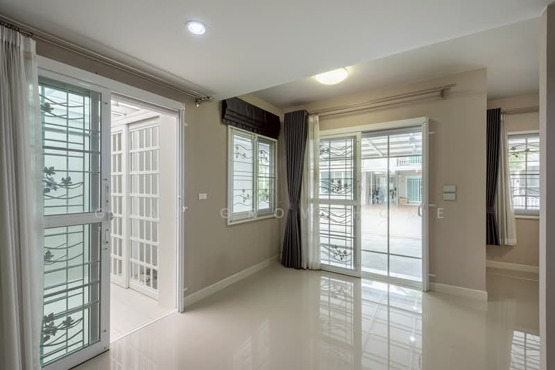 The Village Bangna-Wongwaen 3, Samut Prakan, Bangna Trad Km.10 Road, Bangphli Yai, Bang Plee, Samut Prakan, 3 Bedrooms, 132 sqm, Semi-Detached House (Twin House) For Sale, by Grap Grow Home, 500280832 - DDproperty.com