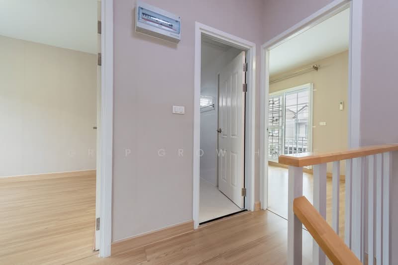 The Village Bangna-Wongwaen 3, Samut Prakan, Bangna Trad Km.10 Road, Bangphli Yai, Bang Plee, Samut Prakan, 3 Bedrooms, 132 sqm, Semi-Detached House (Twin House) For Sale, by Grap Grow Home, 500280832 - DDproperty.com