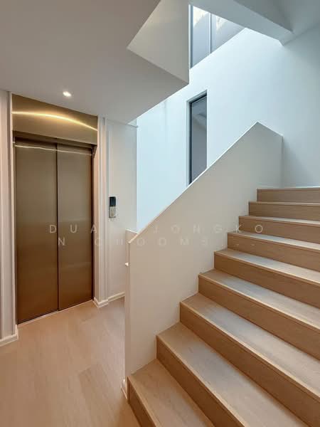 New renovated townhouse Pridi 14, Bangkok, ปรีดีพนมยงค์14, Phra Kanong Nua, Watthana, Bangkok, 5 Bedrooms, 536 sqm, Townhouse For Sale, by Duangjongkon Choomsawasdi, 500280859 - DDproperty.com