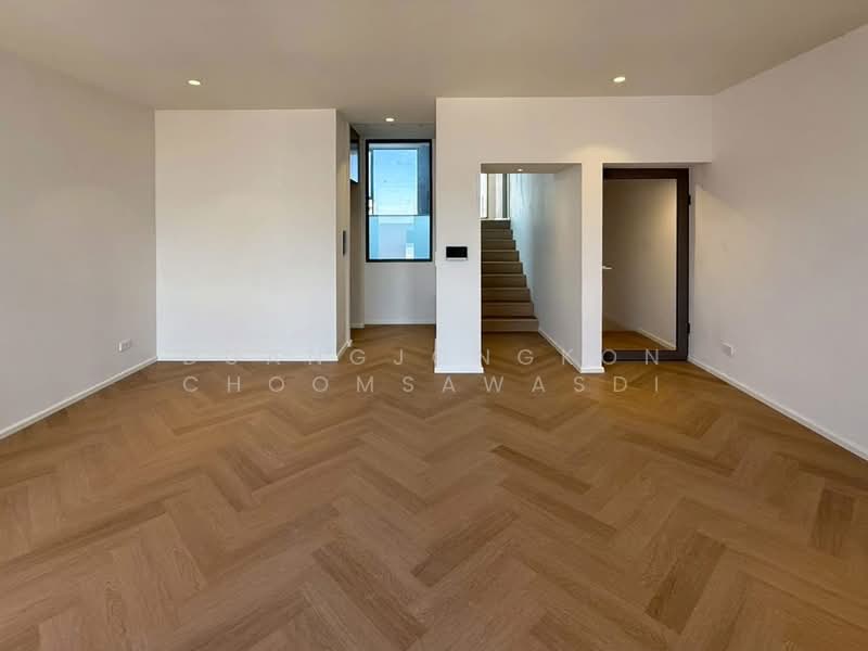 New renovated townhouse Pridi 14, Bangkok, ปรีดีพนมยงค์14, Phra Kanong Nua, Watthana, Bangkok, 5 Bedrooms, 536 sqm, Townhouse For Sale, by Duangjongkon Choomsawasdi, 500280859 - DDproperty.com