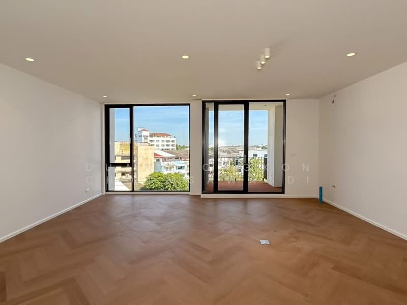 New renovated townhouse Pridi 14, Bangkok, ปรีดีพนมยงค์14, Phra Kanong Nua, Watthana, Bangkok, 5 Bedrooms, 536 sqm, Townhouse For Sale, by Duangjongkon Choomsawasdi, 500280859 - DDproperty.com