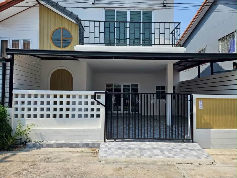 ขายบ้านรีโนเวทใหม่ ม.อิสเทิร์นแลนด์2 สุรศักดิ์ ศรีราชา, Chon Buri (Pattaya), Surasak, Si Racha, Chon Buri (Pattaya), 3 Bedrooms, 80 sqm, Townhouse For Sale, by Dusit Saengfa, 500280965 - DDproperty.com