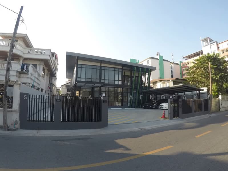 Stand alone office building for rent at Suthisarn, Bangkok, อินทามระ, Din Daeng, Din Daeng, Bangkok, , 597 sqm, Office Space For Rent, by Suphanan Saengsak, 500280989 - DDproperty.com