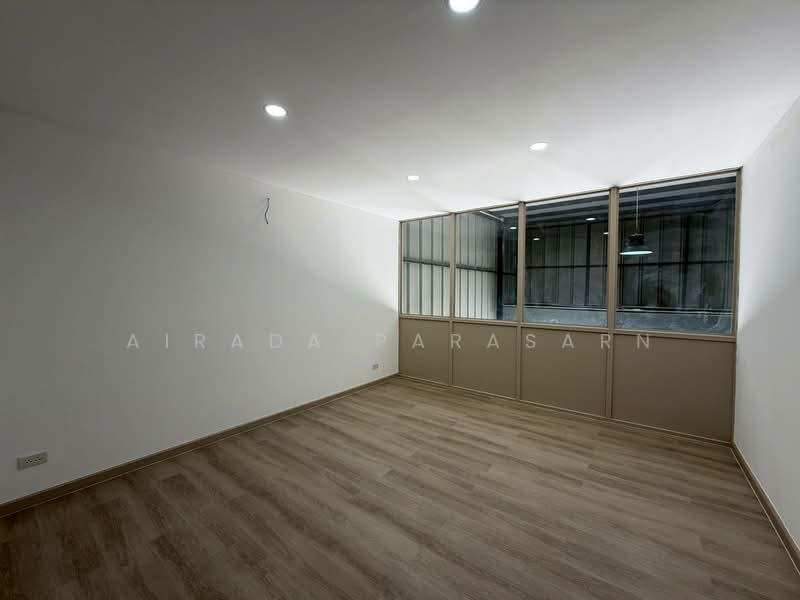 โกดังใหม่ พร้อมสำนักงาน ติดถนนนวลจันทร์ 15, Bangkok, Nuan Chan, Bueng Kum, Bangkok, , 128 sqm, Land For Rent, by Airada Parasarn, 500281012 - DDproperty.com