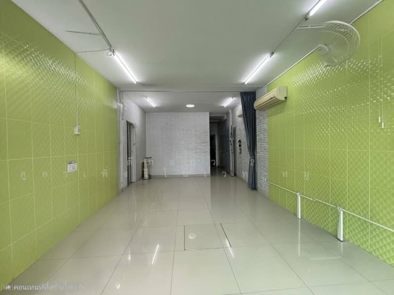 Newly Renovated! Ideal for business, retail shops, or rental investment., Chon Buri (Pattaya), Na Pa, Muang Chon Buri, Chon Buri (Pattaya), 8 Bedrooms, 160 sqm, Townhouse For Sale, by ตึกแถว 2 คูหาเพิ่งรีโนเวท หมู่บ้าน แฟมิลี่แลนด์ นาป่า, 500281017 - DDproperty.com